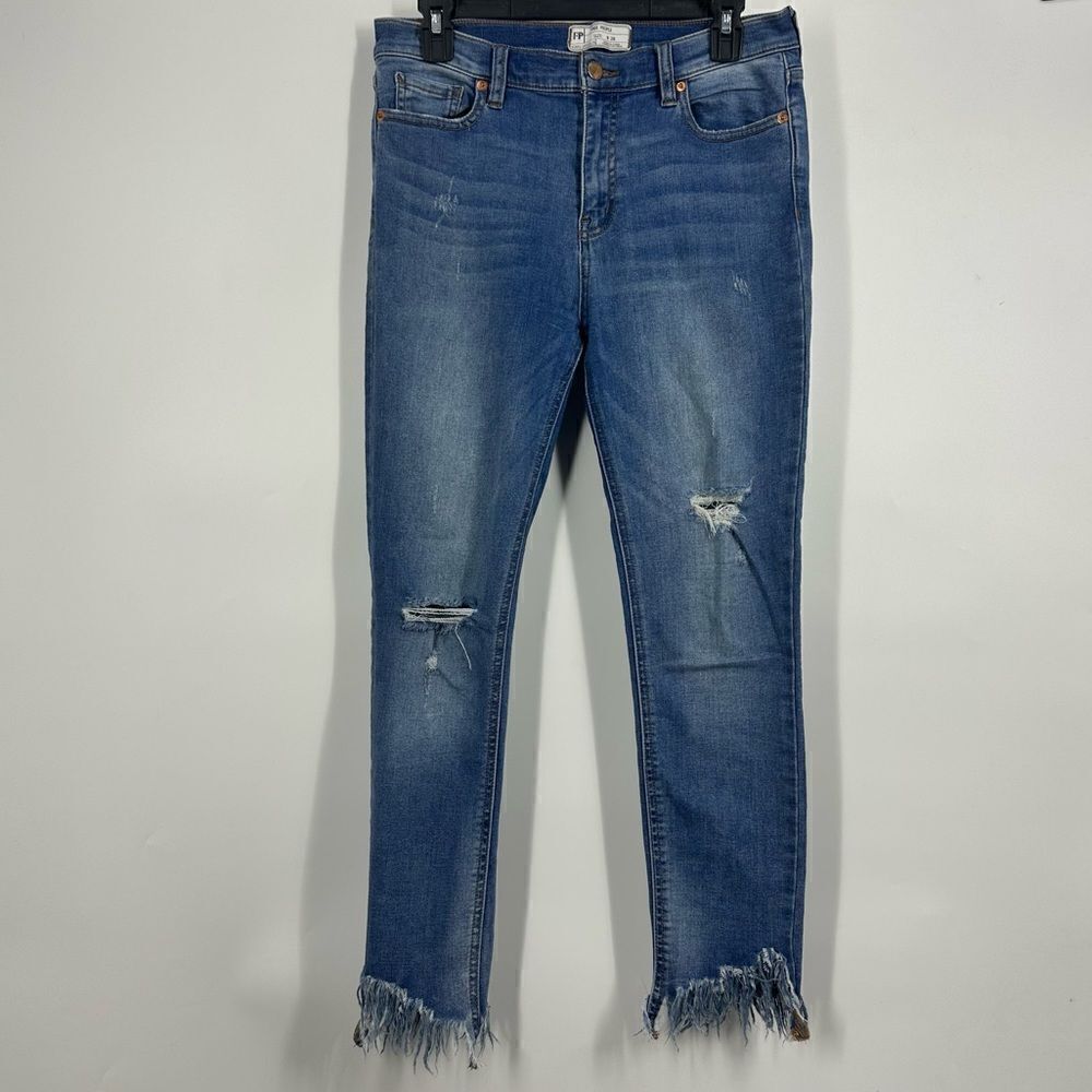 FREE PEOPLE Women's Great Heights Worn Indigo Denim Frayed Skinny Jeans sz 28